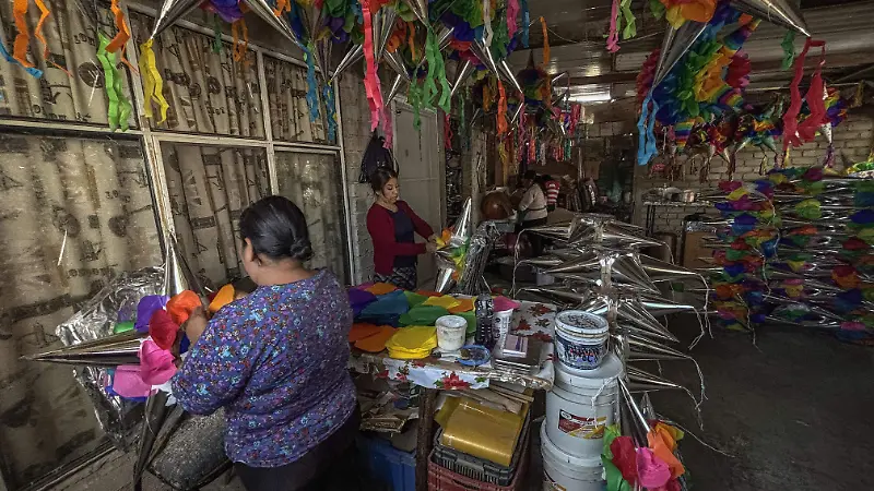 Fabrica de piñatas / Gerardo Tavarez